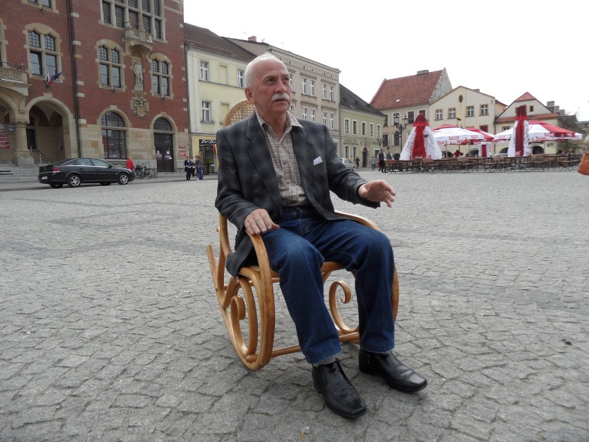 Rynek w Tarnowskich Górach: fotel bujany zamiast ławki. Bo to najpiękniejszy rynek regionu ZDJĘCIA