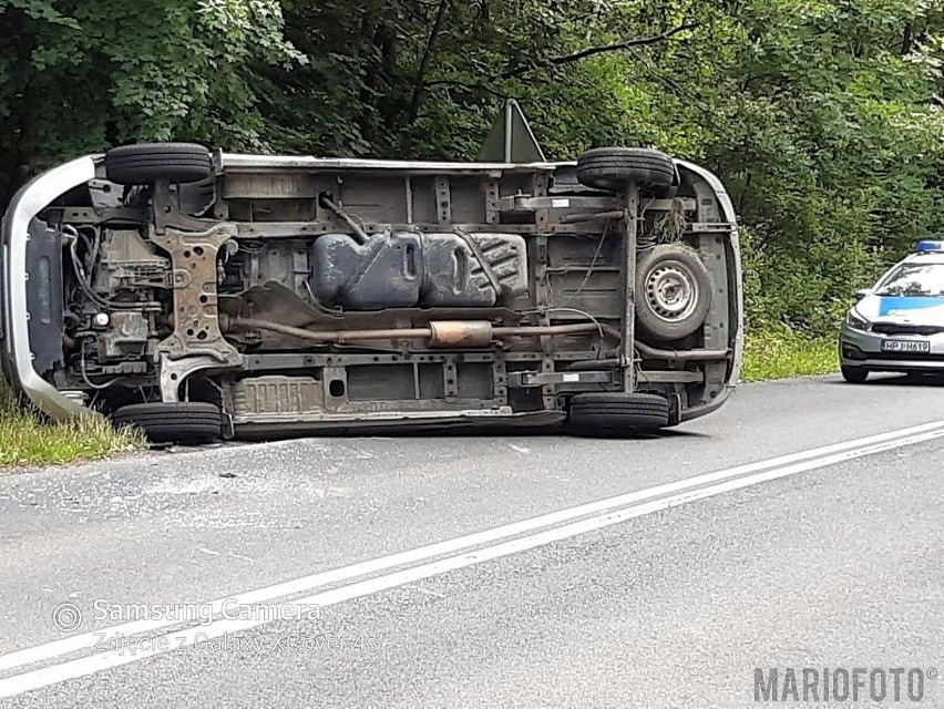 Wypadek w Nowym Świętowie. Kierowca mercedesa uciekł z miejsca wypadku