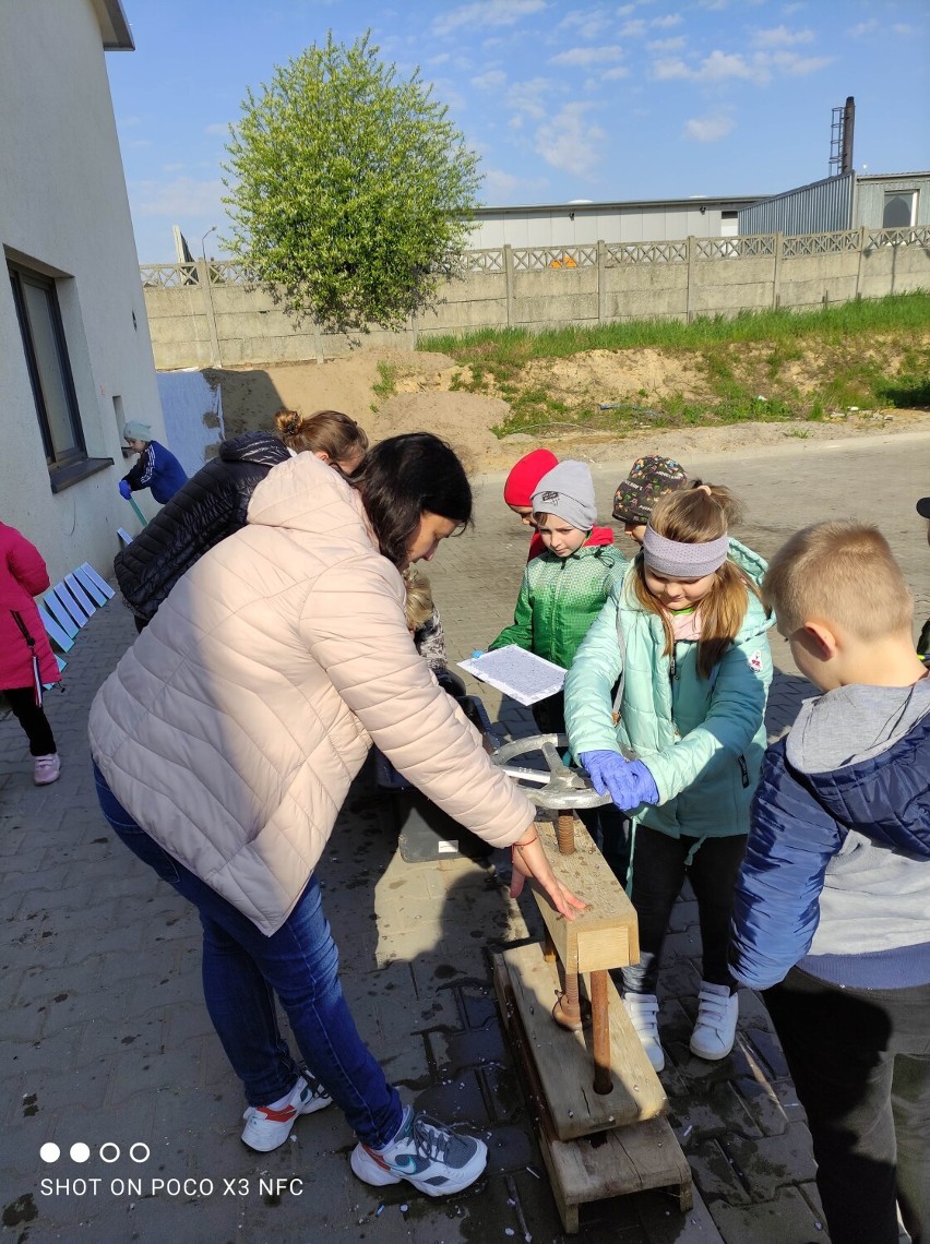 O ekologii w Przedsiębiorstwie Komunalnym w Pleszewie. Uczniowie "Trójki" odwiedzili zakład przy ulicy Polnej