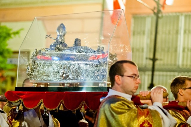 Odpust św. Wojciecha: relikwie zaniesione w procesji do kościoła św. Michała