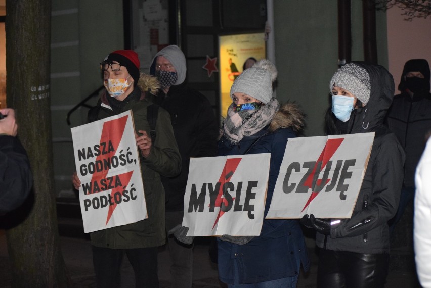 Kobiety protestowały w Sieradzu po raz drugi w tym tym tygodniu - ZDJĘCIA