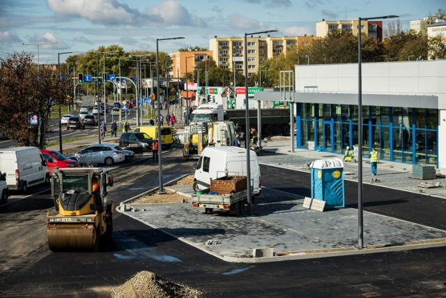 Wnętrze nowego sklepu Lidl jest już gotowe. W przyszłym tygodniu mają na półkach pojawić się pierwsze towary. Cały czas trwają jeszcze prace wokół budynku.