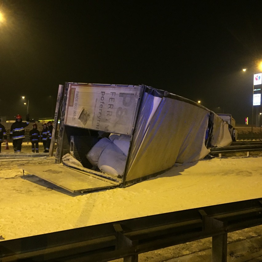 Żory: Wywrócona ciężarówka na autostradzie A1. Zablokowana droga w kierunku Gliwic [ZDJĘCIA]