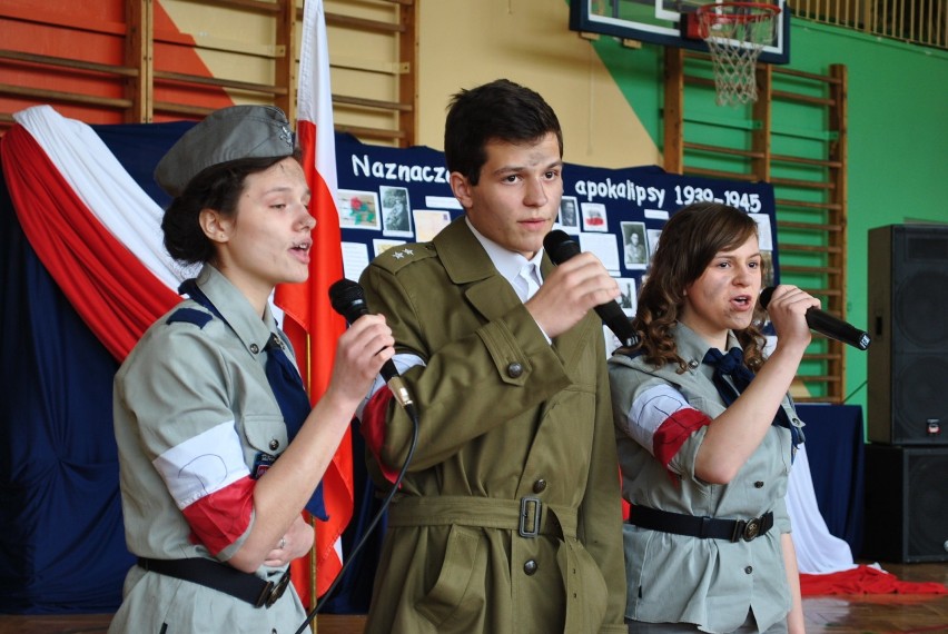 Uczniowie z Zadzimia w niezwykle ciekawy sposób uczcili 70....