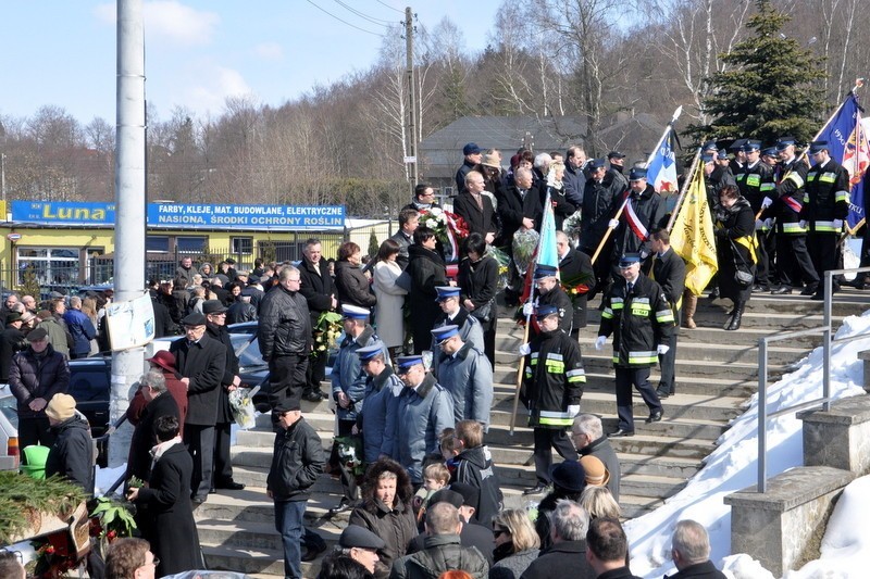 Pogrzeb śp. Mieczysława Flisikowskiego. Tłum pożegnał byłego wójta Somonina