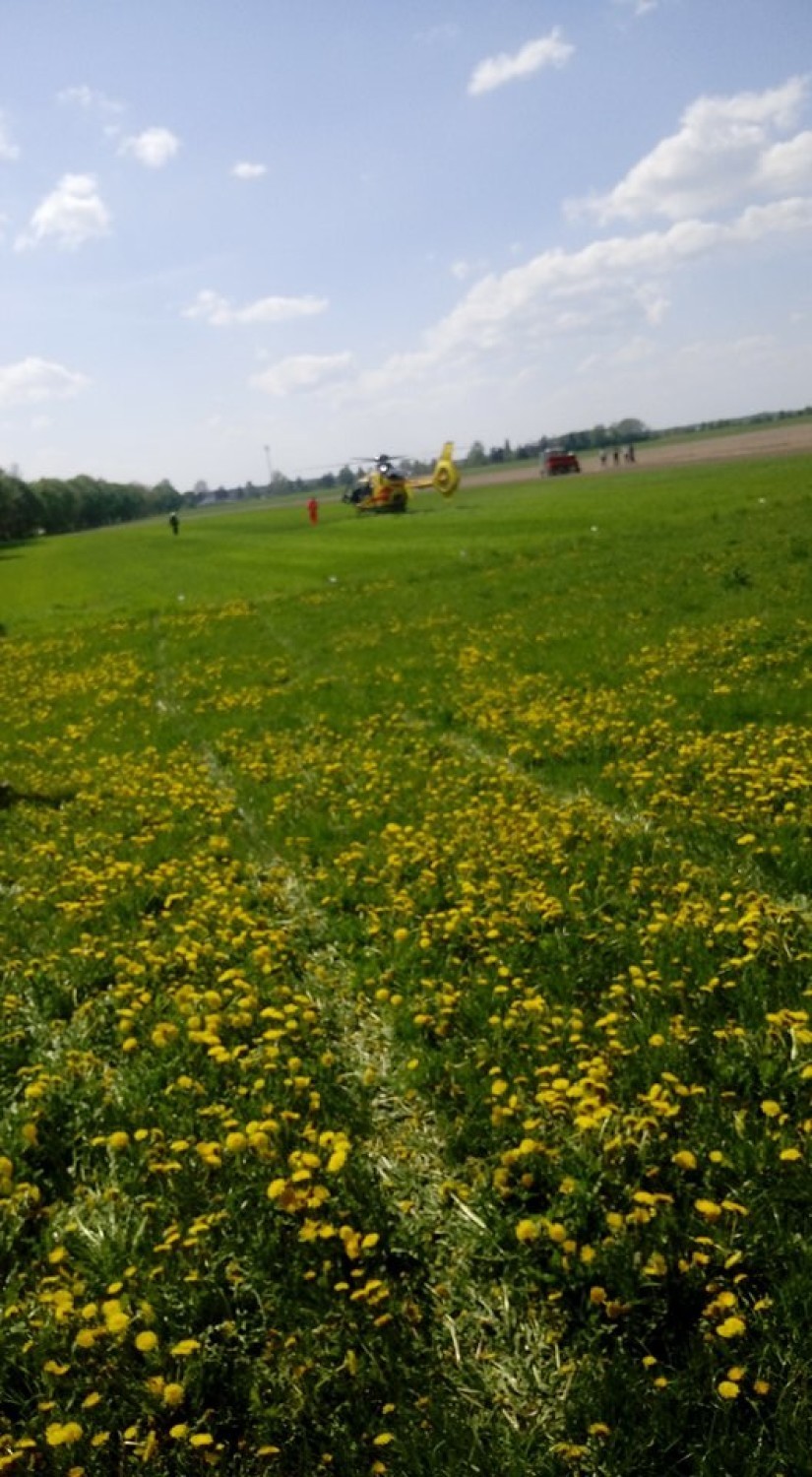 Siewnik wciągnął rękę mężczyźnie podczas prac polowych