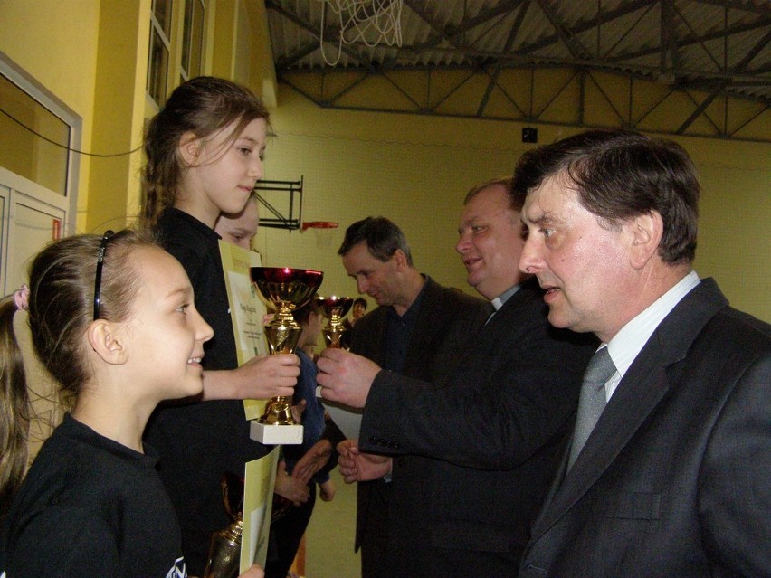 Turnieje klasyfikacyjne w Miechucinie. Wyłoniono najlepszych pingpongistów w powiecie