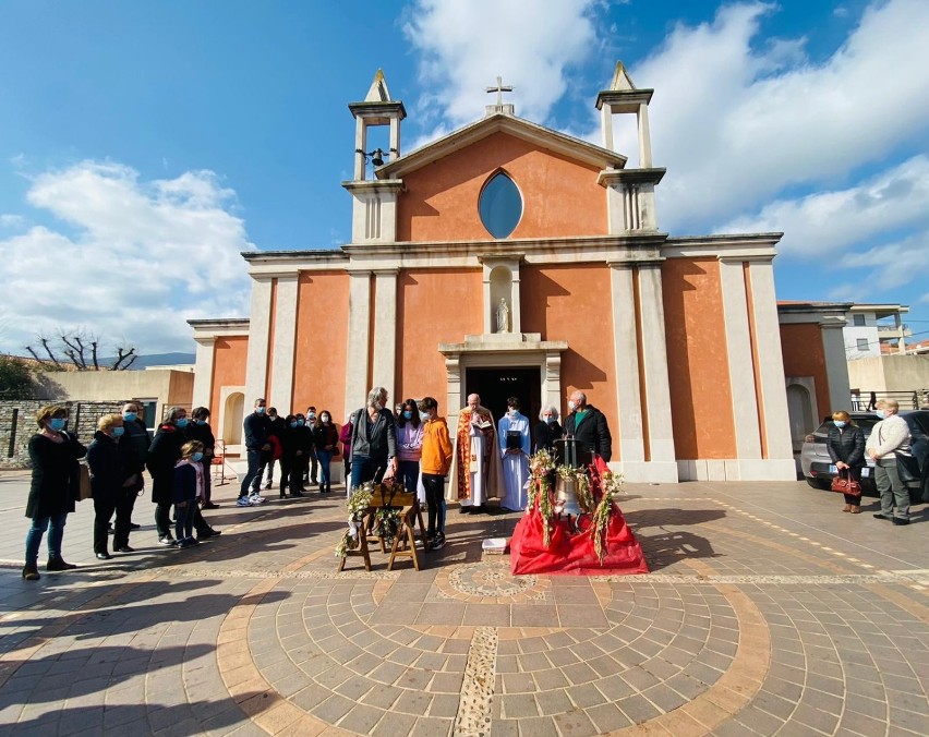 Uroczystość poświęcenia dzwonu w parafii Folelli na Korsyce...