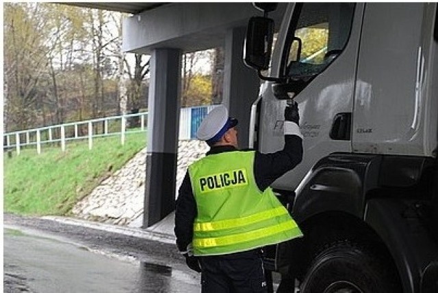 Policja w Lublińcu prowadziła akcję Truck. Aż 21 spośród 55 kierowców, otrzymało mandaty
