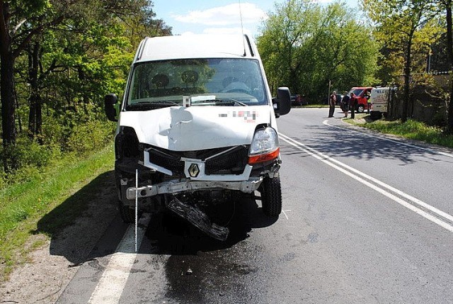 Wypadek w Stalowej Woli. Zderzyły się dwa dostawcze samochody