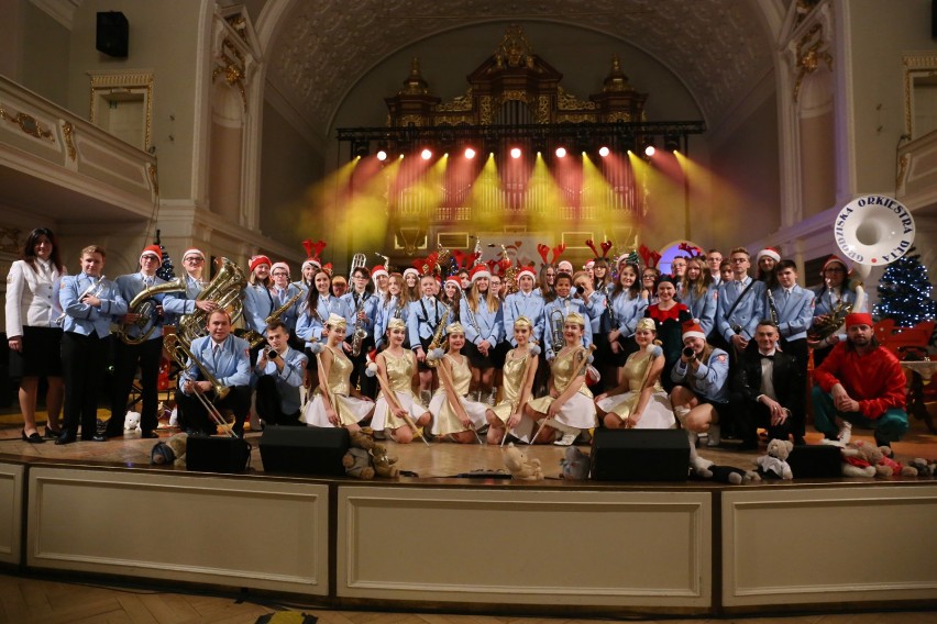 Grodziska Orkiestra Dęta im. Stanisława Słowińskiego wzięła udział w koncercie nadzwyczajnym pt "Fabryka Świętego Mikołaja" 