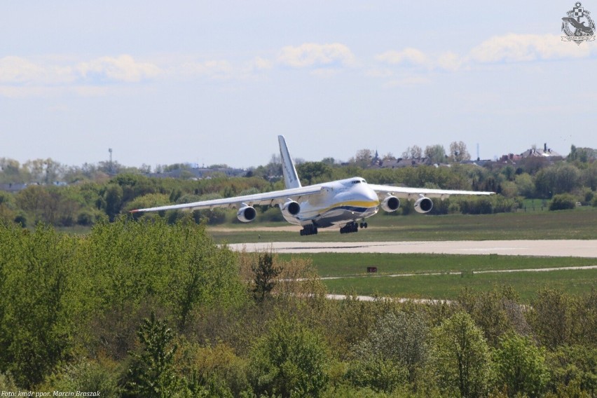 Gdynia. Na lotnisku w Babich Dołach wylądował potężny samolot Antonov Airlines [ZDJĘCIA, FILM]