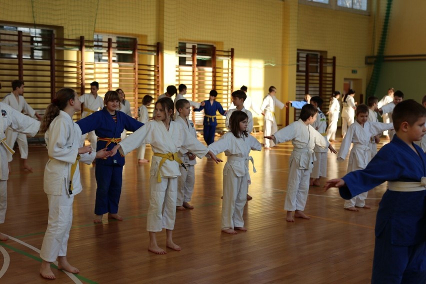 Toruń. Uczniowie Szkoły Podstawowej nr 6 ćwiczyli judo z wicemistrzynią olimpijską. Mamy zdjęcia!