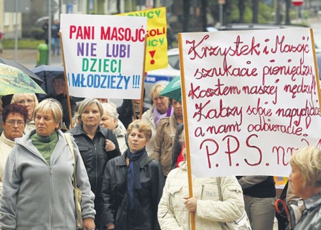 Manifestowali pracownicy szczecińskiej oświaty.