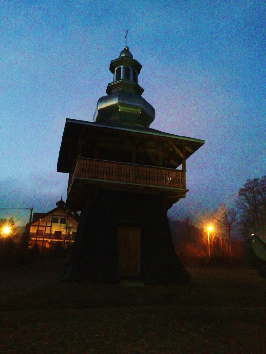 Dzwonnica przed cerkwią w Bereście