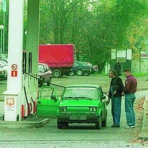 Gdy zniknie z rynku benzyna U95, właściciele np. maluchów zapłacą więcej za paliwo.
Fot. Robert Kwiatek