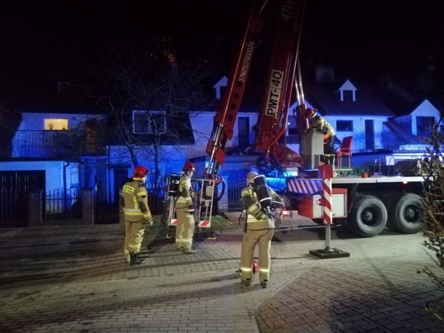 pożar sadzy w szeregowcu przy ul. Wieniawskiego w Kołobrzegu