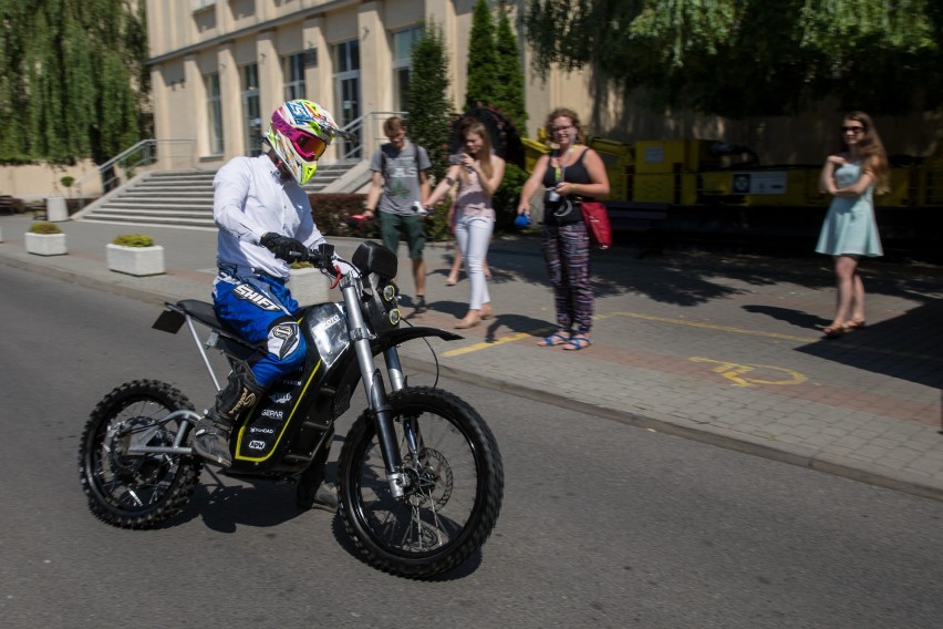 Kraków. Studenci AGH chwalą się elektrycznym motocyklem [ZDJĘCIA, WIDEO]