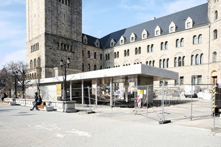 Prace przed Centrum Kultury Zamek w Poznaniu rozpoczęły się...