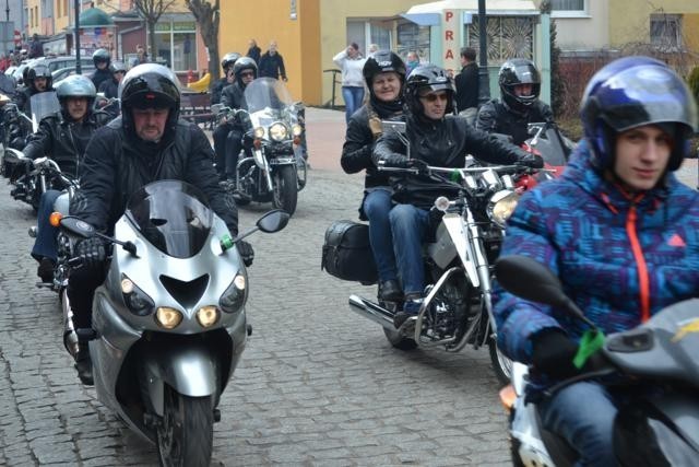 Rozpoczęcie sezonu motocyklowego. Najpierw modlitwa i święcenie, a później parada ulicami Bytowa