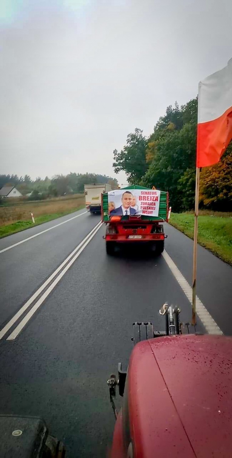 Świecie. Protest rolników z powiatu świeckiego. Wyjechali z Nowego i w Dolnej Grupie zablokowali rondo [zobacz zdjęcia]