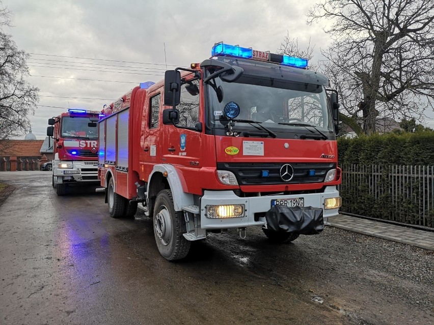 Pożar w piwnicy domu jednorodzinnego w Małkowicach koło Przemyśla. Mężczyzna podtruł się dymem