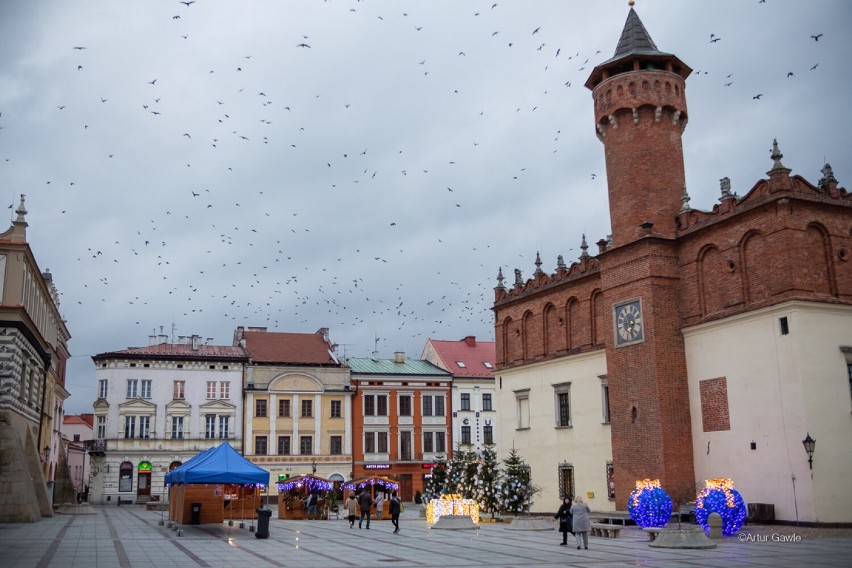 Jarmark Świąteczny na Rynku w Tarnowie potrwa siedem dni. Dodatkową atrakcją występy zespołów muzycznych [ZDJĘCIA]