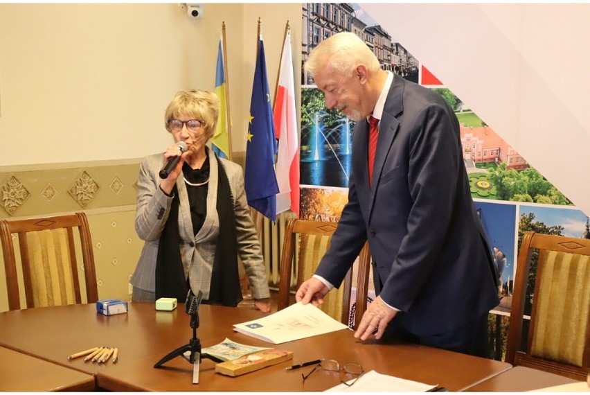 Prezydent Wejherowa podpisał umowy z organizacjami pozarządowymi. Łącznie w tym roku trafi do nich ponad milion zł 
