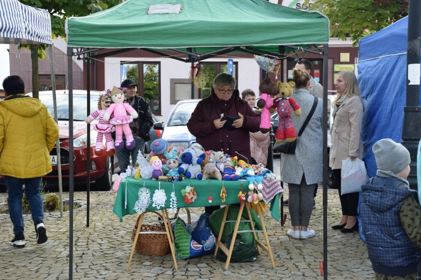 Jarmark Ochweśnicki w Ślesinie. Regionalne smakołyki i występy młodych artystów na rynku [ZDJĘCIA]