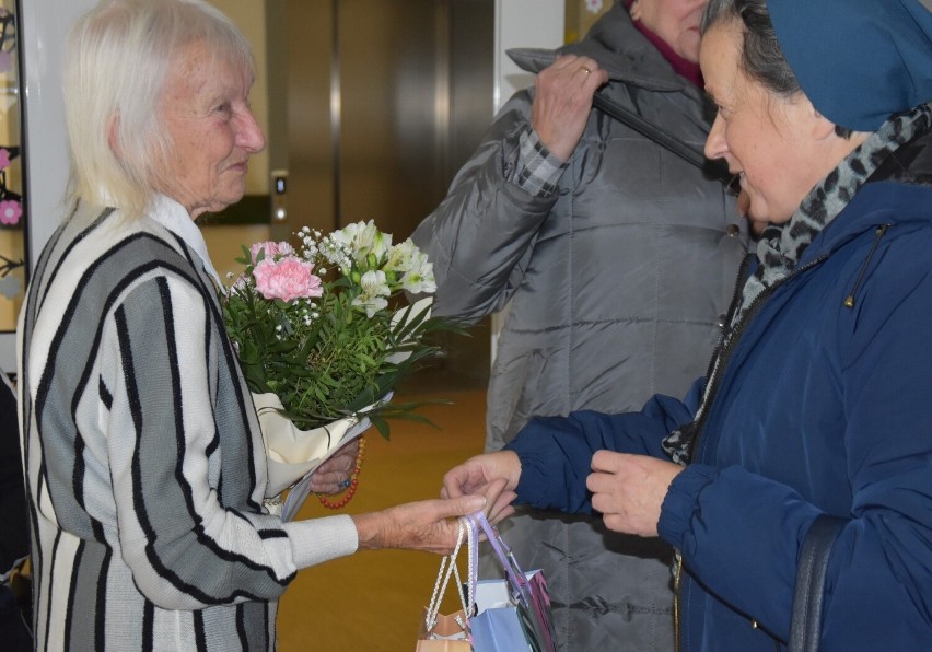 Wyjątkowe urodziny mieszkanki Domu Pomocy Społecznej w Sandomierzu. Był torty i życzenia 100 lat. Kto świętował?