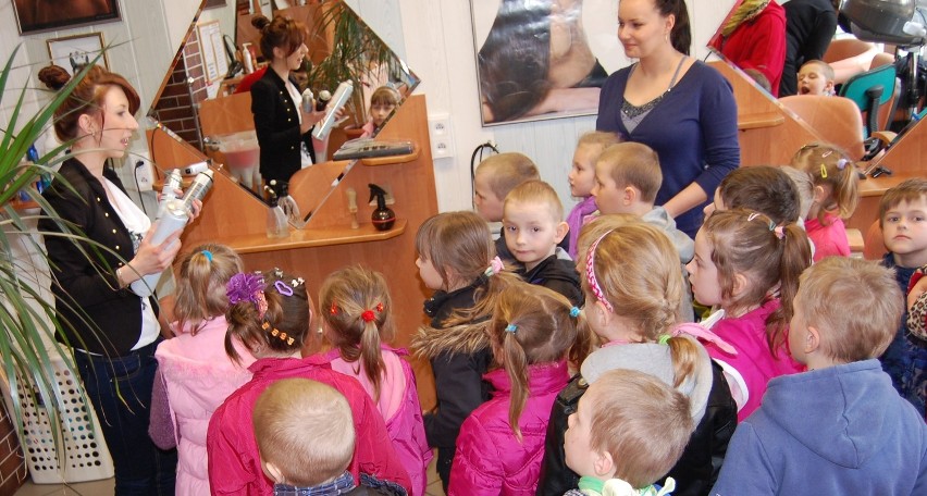 Przedszkolaki z grupy &quot;Biedronki&quot; odwiedziły salon fryzjerski i redakcję Dziennika Bałtyckiego