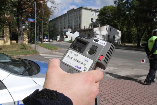 Na Orlej w Łodzi pijany kierowca wiózł dwójkę dzieci