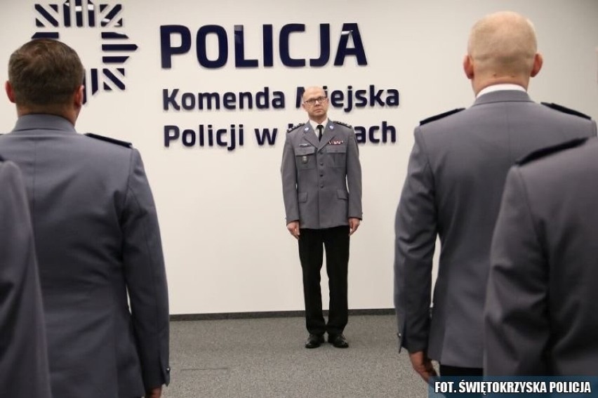 Uroczysta odprawa w komendzie w Kielcach. Policjanci otrzymali awanse. Zobacz zdjęcia