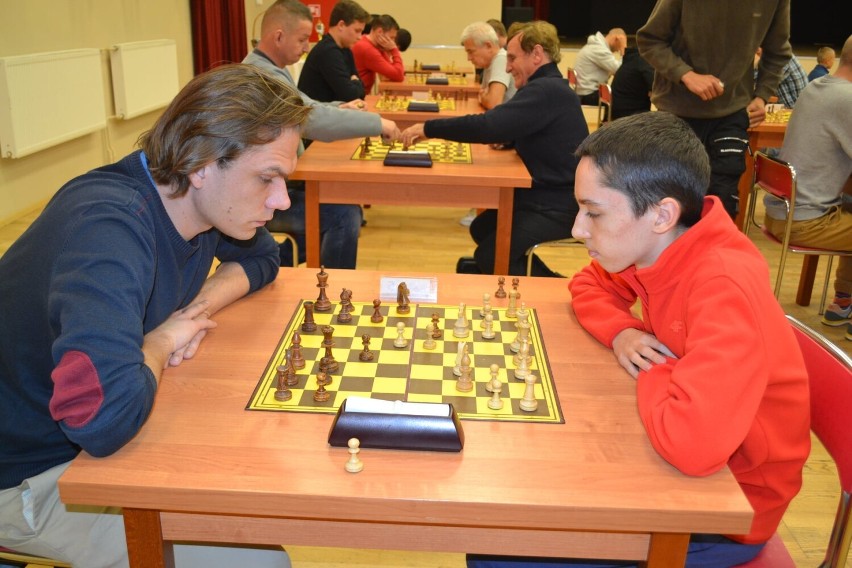 Stare Pole. W turnieju szachowym o puchar wójta rywalizowało prawie 50 zawodników. Główne trofeum zgarnął szachista Wdy Lipusz