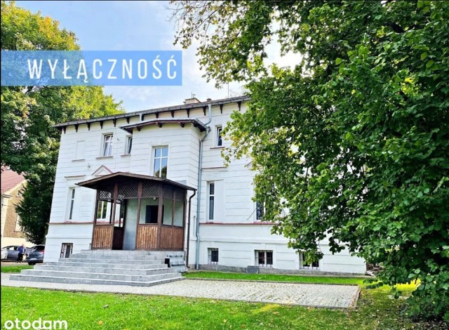 Dom aktora w Wałbrzychu na sprzedaż za 2,5 mln zł. Kiedyś były to włości rodu Czettritzów, dziś luksusowy biurowiec