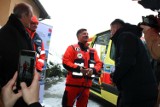 Nowoczesna karetka pod Krakowem. Żółty ambulans stanął przy przychodni w Kocmyrzowie i natychmiast wyruszył do pacjenta