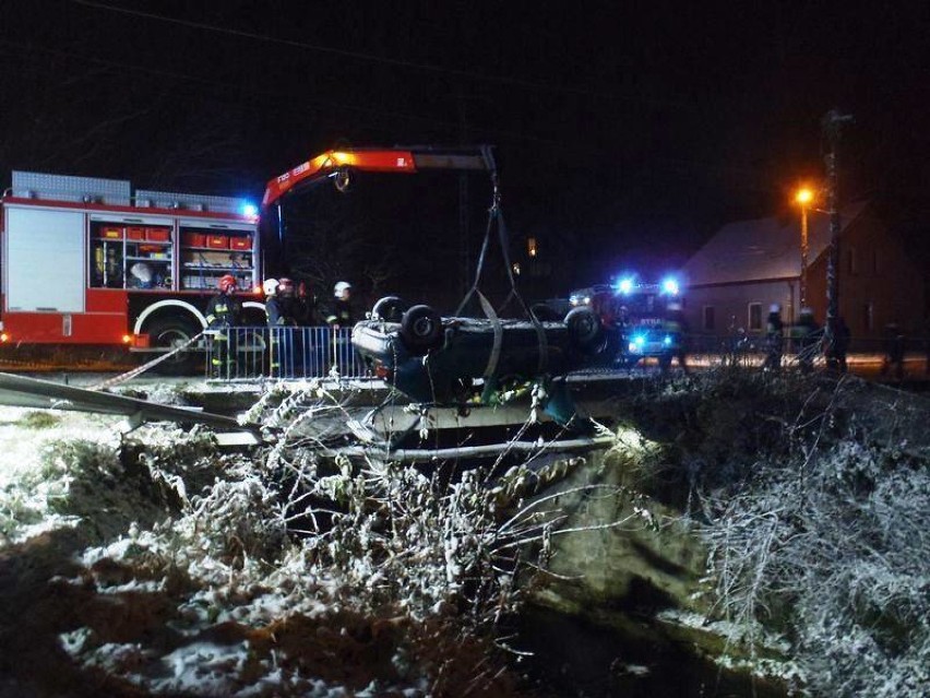 Przysietnica. Auto osobowe wpadło do potoku [ZDJĘCIA]