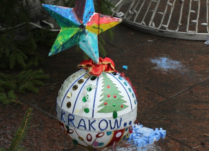 Świąteczne ozdoby na ulicach Krakowa [ZDJĘCIA]