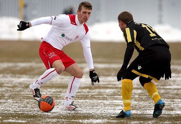 Łukasz Staroń ma za sobą debiut w pierwszoligowym meczu ŁKS, ale nadal czeka na pierwszego gola dla nowej drużyny.