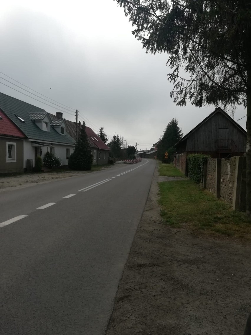 Budowa chodnika przy drodze powiatowej w Ługowie