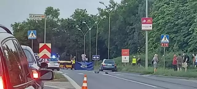 Na miejscu śmiertelnego wypadku na Jesionowej w Kielcach.
