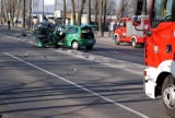 Wypadek w Kaliszu na ulicy Wrocławskiej. Czołowe zderzenie dwóch aut