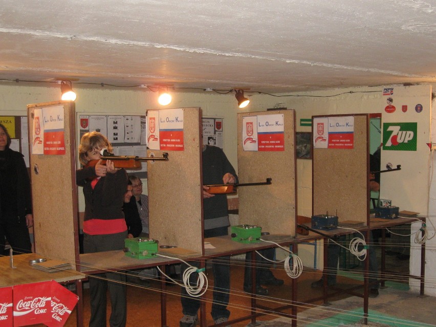 Na strzelnicy w SP 4 zorganizowano zawody dla nauczycieli