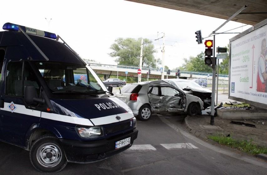 Na ul. Gdańskiej w Szczecinie zderzyły się dwa samochody [wideo]