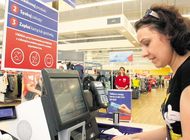 Łódzki market Tesco Extra z kasami samoobsługowymi