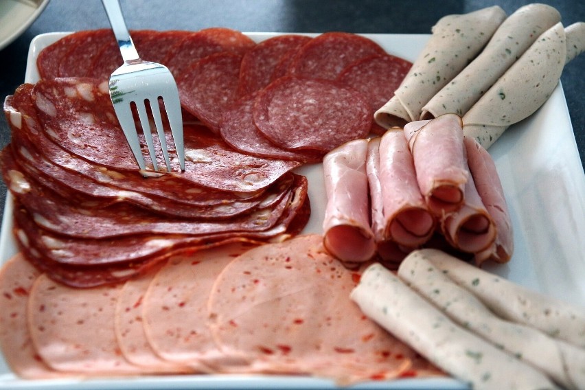 Światowa Organizacja Zdrowia (WHO) uznała przetworzone mięso...