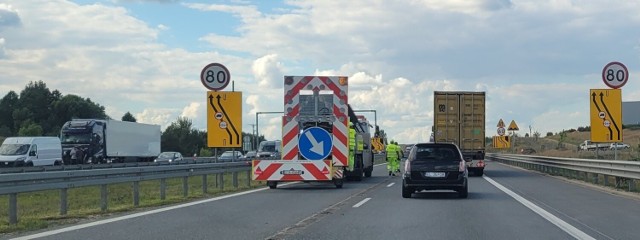 Obecnie kierowcy mają do dyspozycji na remontowanym odcinku autostrady A1 w okolicy Częstochowy (na wysokości Konopisk) po dwa pasy ruchu w kierunku północnym i południowym


Zobacz kolejne zdjęcia. Przesuwaj zdjęcia w prawo - naciśnij strzałkę lub przycisk NASTĘPNE