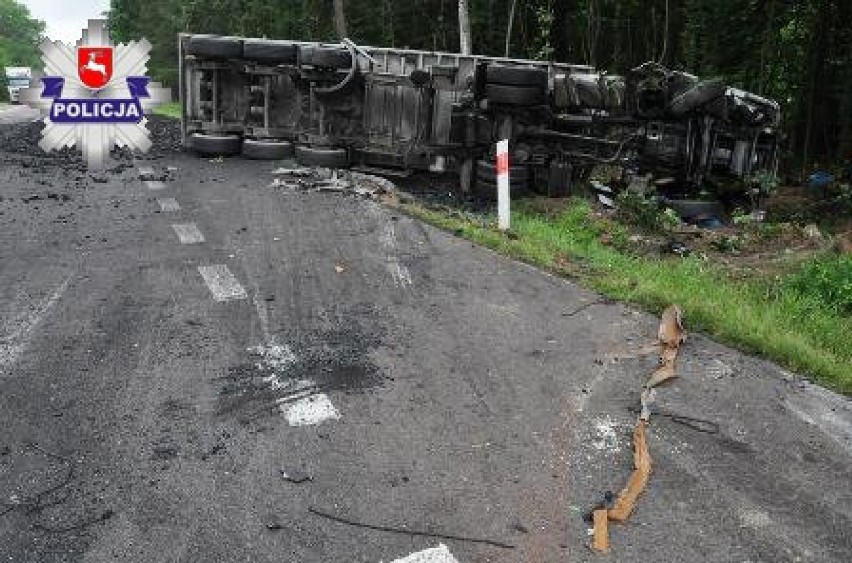 Zderzenie samochodu ciężarowego z BMW, dwie osoby w szpitalu