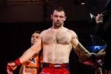 Szymon Kołecki zadebiutował w MMA błyskawicznym nokautem! Gala PLMMA 72 [ZDJĘCIA]