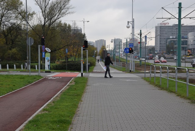 Na jednym z największych skrzyżowań w Katowicach powstały przejazdy rowerowe